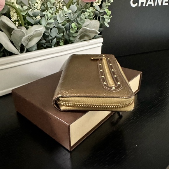 AUTHENTIC Louis Vuitton Gold Leather Zippy Wallet in EUC - Picture 4 of 10